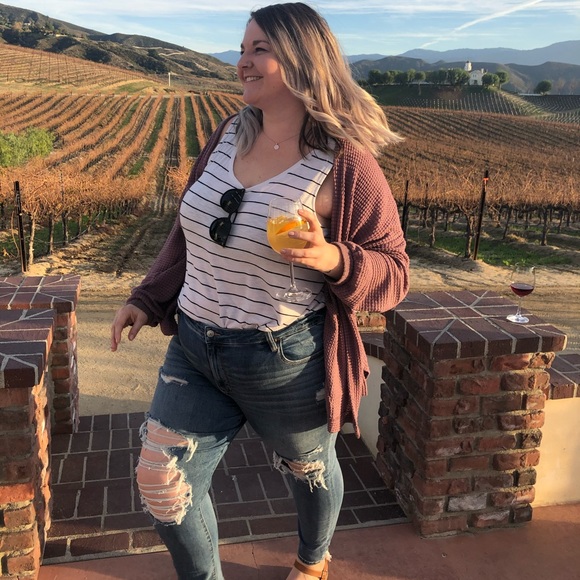 Meet your Posher, Breanna - Picture 2 of 4